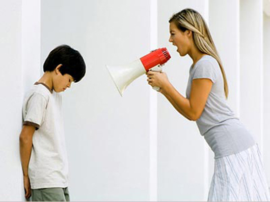 Dạy con thông minh: 10 cách hành xử của cha mẹ có thể hủy hoại cả đời con